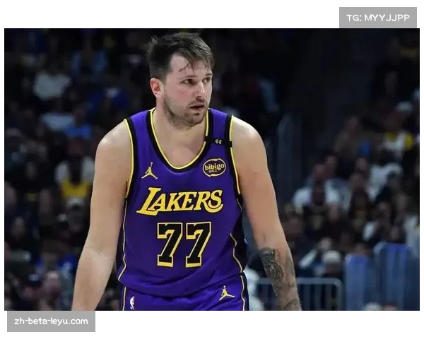 东契奇眼部被戳仍坚持比赛 湖人核心坚韧品质获认可